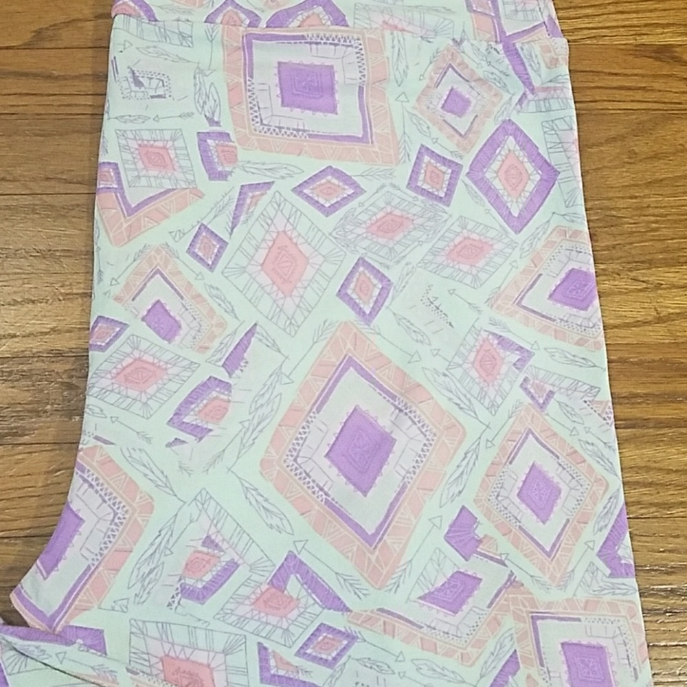 LuLaRoe Tall & Curvy Leggings. - Picture 2 of 8